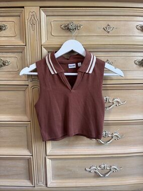 Aritzia Sleeveless Polo Crop Top in Brown